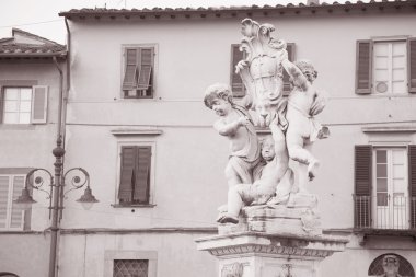 Çeşme ile melekler, piazza dei miracoli Pisa