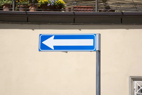 Blue Arrow Sign — Stock Photo, Image