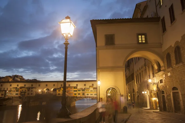 Most Ponte vecchio a lampy, Florencie — Stock fotografie