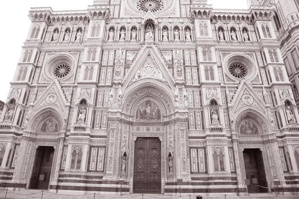 Doumo katedralen kyrkans fasad, Florens, — Stockfoto