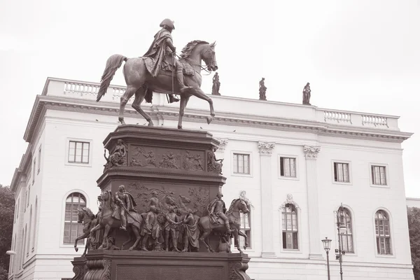 Frederick the Great Statue na Unter den Linden Street em Berlim — Fotografia de Stock