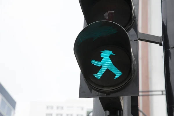 Berlijn voetgangers groene verkeerslichten, — Stockfoto