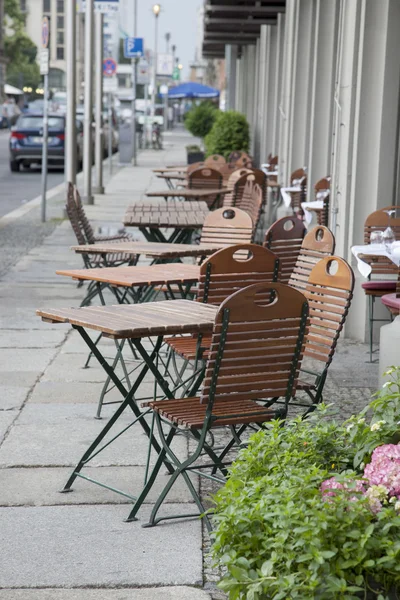 Cafe Terrace Table and Chairs, Berlin — Stock Photo, Image