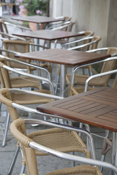 Café terras tafel en stoelen, Berlijn — Stockfoto