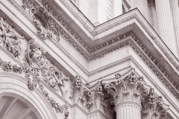 Detail on the Facade of St Pauls Cathedral Church, London, — Stock Photo, Image