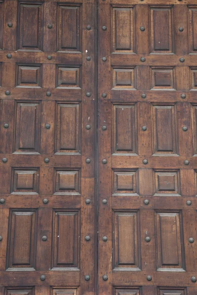 Nahaufnahme der Haupttür und des Eingangs der St. Pauls Kathedrale, London — Stockfoto