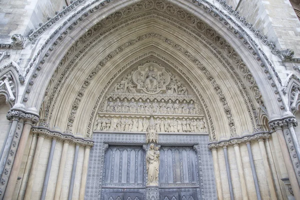 Входная дверь Вестминстерского аббатства, Вестминстер, Лондон — стоковое фото