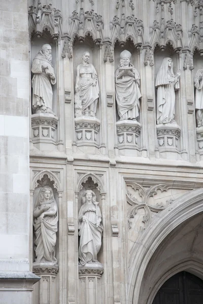 Hauptfassade der Westminster Abbey mit Statuen von Heiligen, london与雕像圣徒，伦敦威斯敏斯特大教堂的主立面, — 图库照片