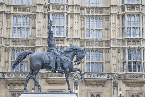 Houses of Parliament with Richard I Lionheart Statue, London — Stock Photo, Image