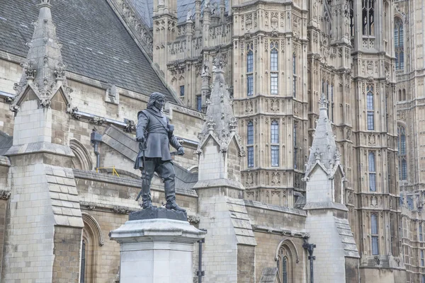 Houses of Parliament with Cromwell Statue and Monument, London — Stock Photo, Image