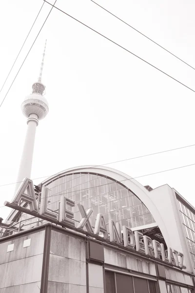 Железнодорожный вокзал Александерплац в Митте, Берлин — стоковое фото