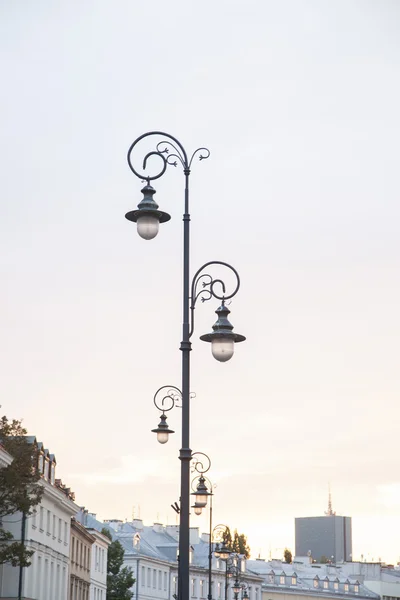 Lampione nelle strade di Varsavia — Foto Stock