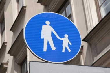 Mavi trafiğe kapalı işareti