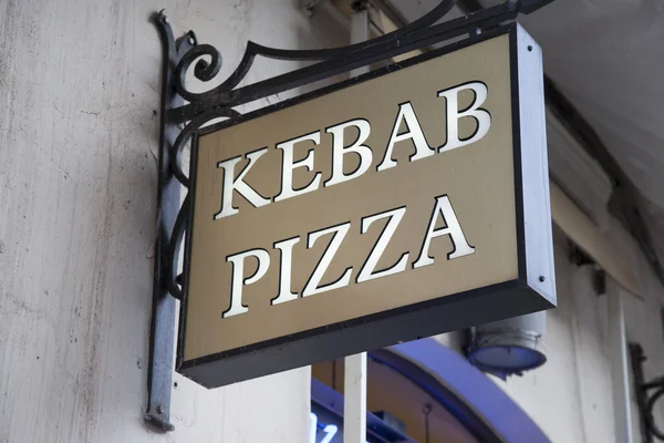 Kebap ve pizza, — Stok fotoğraf