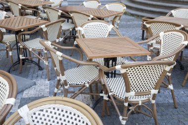 Cafe masa ve sandalyeler stare mesto mahalle, Prag