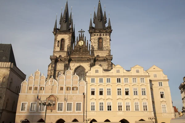 Piazza della Città Vecchia con la Chiesa di Nostra Signora prima di Tyn, Praga — Foto Stock