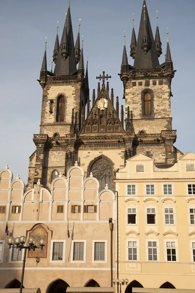 Rynek Starego miasta z Kościół Matki Boskiej przed Tynem, Praga — Zdjęcie stockowe