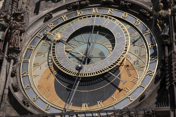 Astronomische klok in oude stadsplein, Praag — Stockfoto