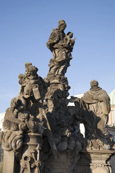 Charles bridge standbeeld, Praag — Stockfoto
