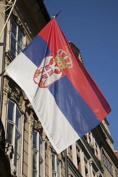 Bandera de Rusia con Escudo de Armas en Praga , — Foto de Stock