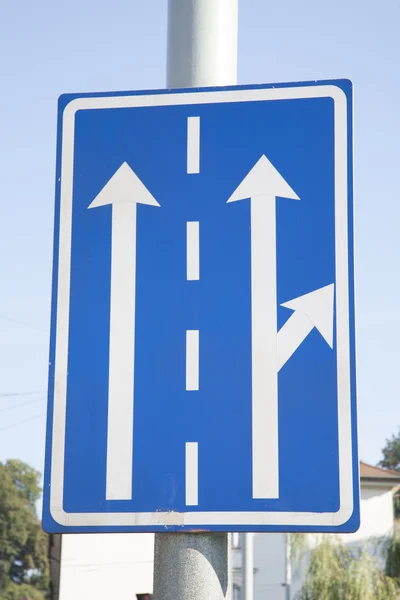 Blue Arrow Traffic Direction Sign — Stock Photo, Image