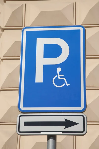 Placa de estacionamento desativado — Fotografia de Stock