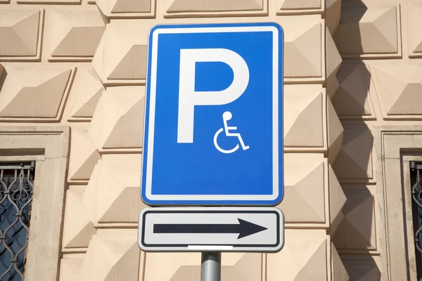 Placa de estacionamento desativado — Fotografia de Stock
