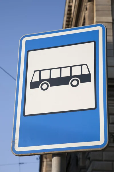 Niebieski autobus stop znak — Zdjęcie stockowe