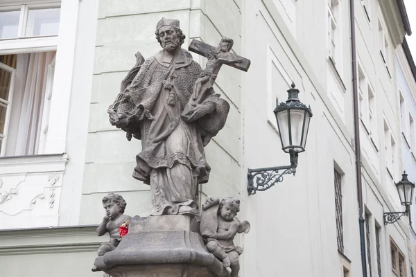 Religiöse Heiligenstatue, Prag — Stockfoto