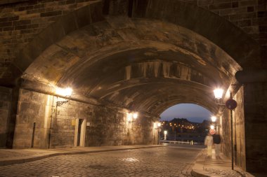 Tünel ve geceleri, dresden ışıklı cadde