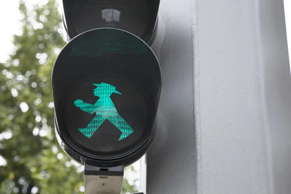 Pedresdrian yeşil trafik ışığı — Stok fotoğraf