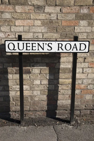 Queens road vägskylt — Stockfoto