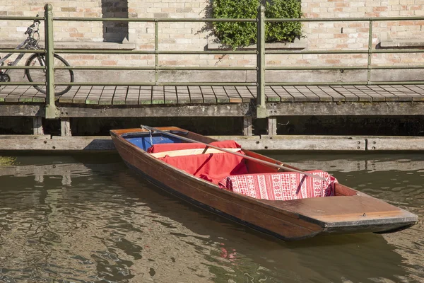 Punt Boat on River Cam, Cambridge — Stock Photo, Image