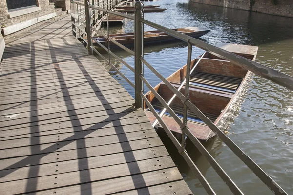 Punt Boats on River Cam, Cambridge — Stock Photo, Image