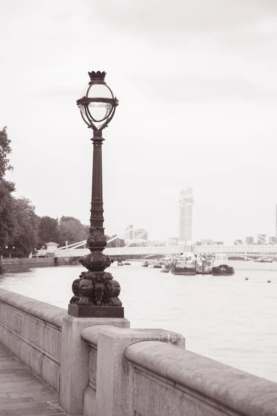 Lamppost no Chelsea Embankment, Londres — Fotografia de Stock