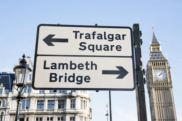 Trafalgar Meydanı'na ve birdge sokak tabelası, Londra lambeth — Stok fotoğraf