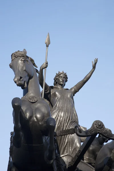 博阿迪西亚纪念碑由 thornycroft，伦敦 — 图库照片
