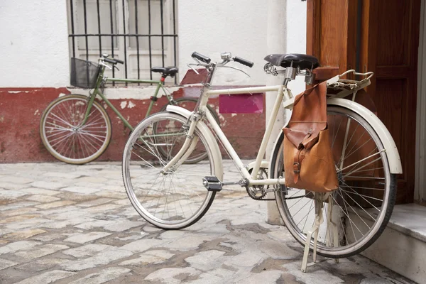 Bikes in Street in the Santa Cruz Neighbourhood of Seville — Stock Photo, Image