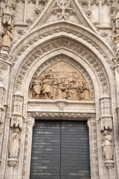 A lépések - puerta de pasos, a katedrális, a Sevilla ajtó — Stock Fotó