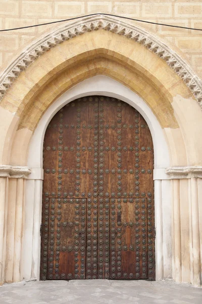 Dveře kostela, čtvrti santa cruz, Sevilla — Stock fotografie