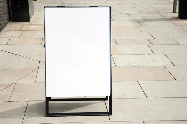 Blank White Sign in City Street — Stock Photo, Image