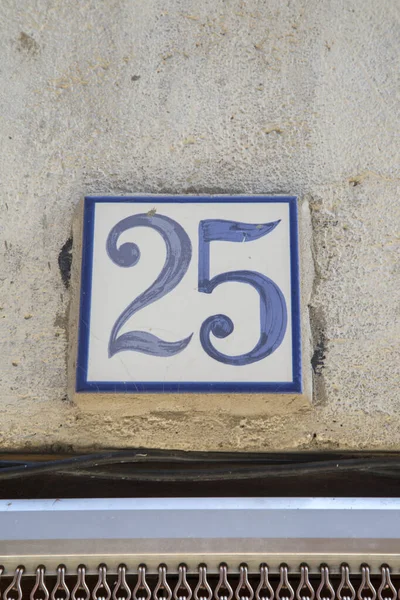 石の壁の番号25の閉鎖 — ストック写真
