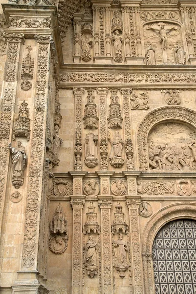 スペイン サラマンカの聖エステバン教会正面と入口 — ストック写真
