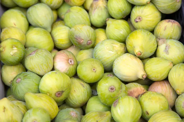 Fichi Verdi Sulla Bancarella Del Mercato — Foto Stock