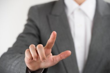 iş kadını onun parmak hayali sanal düğmesini işaret