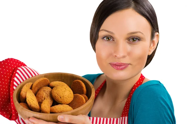 Young pretty woman holdin tasty fresh oatmeal cookies. — Stock Photo, Image