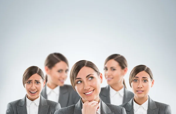 Gruppe von Geschäftsfrauen-Klonen mit unterschiedlichen Gefühlen — Stockfoto