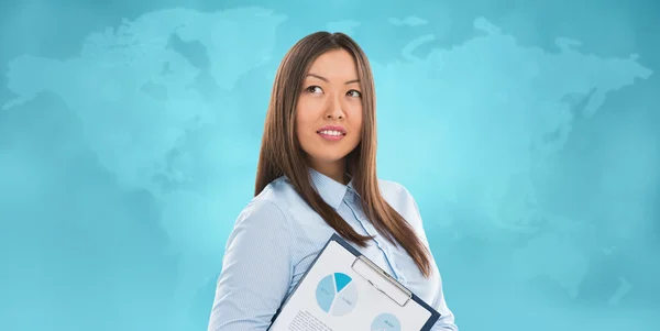 Asiática mujer de negocios holding informes — Foto de Stock