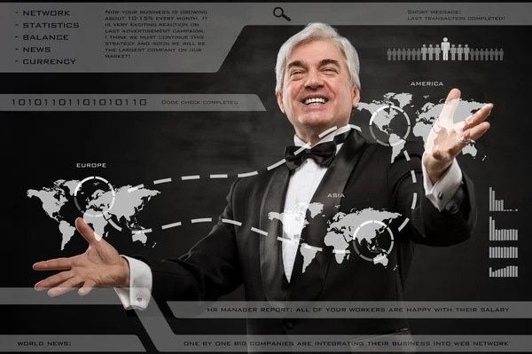 A businessman working on modern online technology on internation — Stock Photo, Image