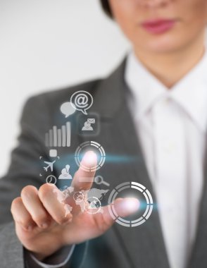 iş kadını ve sanal arabirimi ile web ve Sosyal Medya simgeler